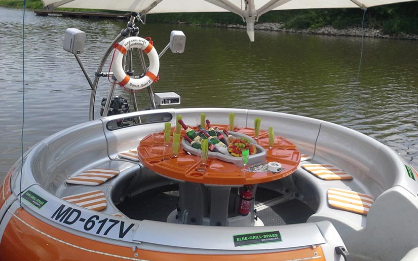 DonutBoot mieten Grillen auf der Elbe